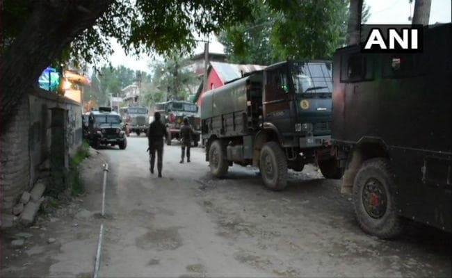 जम्मू-कश्मीर के पुलवामा में मुठभेड़, मार गिराये गये 3 आतंकी, एक जवान शहीद, दो जवान घायल