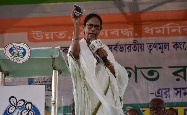 विद्यासागर की मूर्ति तोड़े जाने के विरोध में ममता की प्रतिवाद रैली, दिखायी ताकत