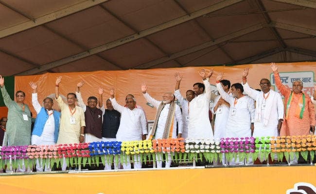 ''बाबा नगरी'' देवघर में बोले पीएम मोदी- कांग्रेसियों ने सिर्फ आदिवासियों को वोट बैंक समझा