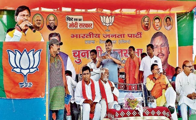 आदिवासी समाज जागे और सही प्रत्याशी चुने : अर्जुन मुंडा