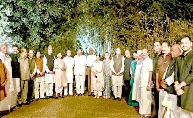 यूपीए सरकार के लिए ''एक्टिव मोड'' में सोनिया गांधी, 23 मई को बुलायी गैर एनडीए दलों की बैठक