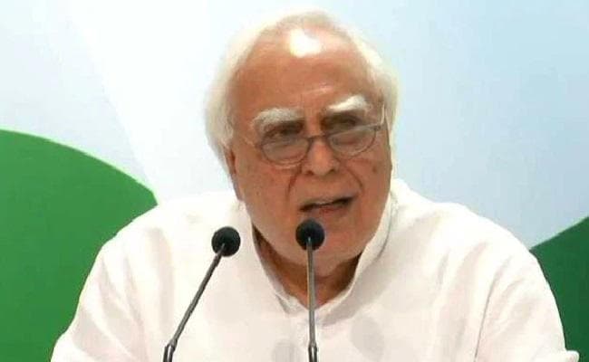 साध्वी प्रज्ञा ने गोडसे को बताया ‘देशभक्त'', कांग्रेस ने कहा- पीएम मोदी चुप क्यों ?