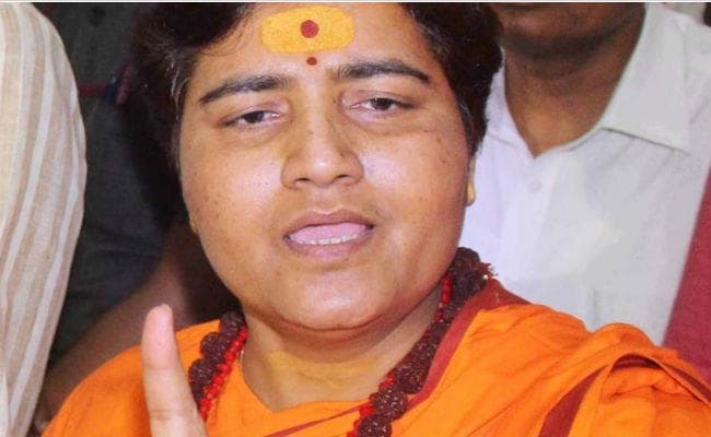 नाथूराम गोडसे को लेकर साध्वी प्रज्ञा के बयान पर निर्वाचन अधिकारी ने चुनाव आयोग को रिपोर्ट सौंपी