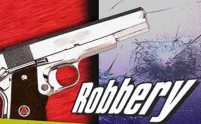 भद्रकाली मंदिर में शादी में भाग लेने आये लोगों को पेड़ से बांधकर की डकैती