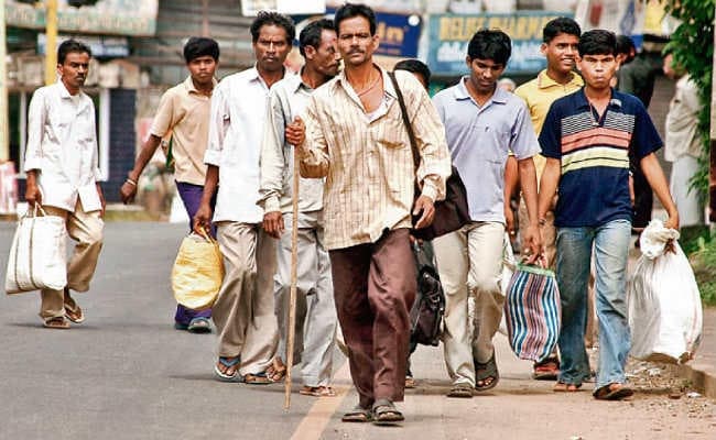 गुजरात पलायन कर गये लोगों को वोट देने के लिए लायेगा प्रशासन