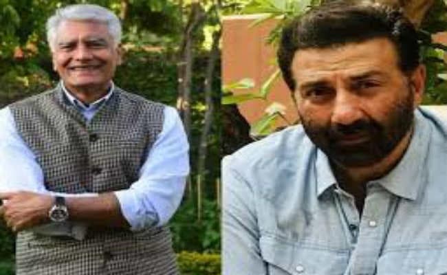 पर्दे के अभिनेता और राजनीति के धुरंधर खिलाड़ी के बीच दिलचस्प होगा मुकाबला