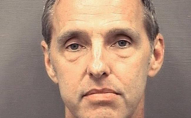 चीन के लिए जासूसी करने के जुर्म में सीआईए के पूर्व अधिकारी को 20 साल की कैद