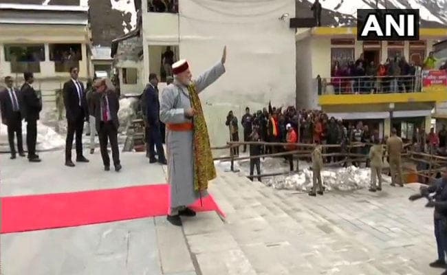 VIDEO: सिर पर टोपी और पहाड़ी ड्रेस में केदारनाथ मंदिर पहुंचे पीएम मोदी