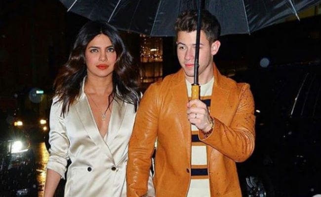 प्रियंका चोपड़ा ने पहनी इतनी महंगी घड़ी, जानें कीमत ?