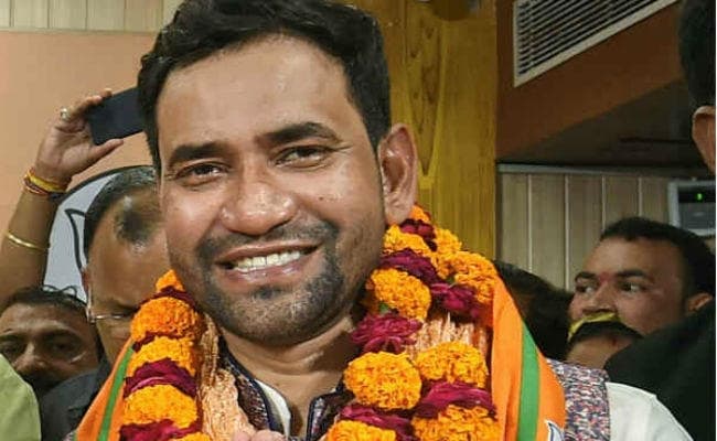 हार देखकर बौखलाये अखिलेश, 23 मई को टूट जायेगा घमंड : निरहुआ