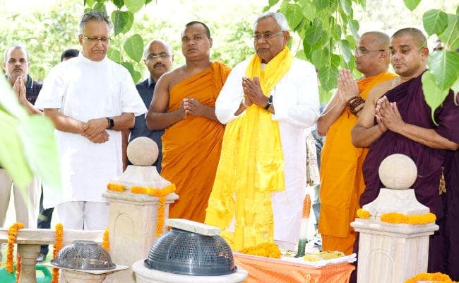 मुख्यमंत्री नीतीश कुमार ने बुद्ध पूर्णिमा पर की बोधि वृक्ष की पूजा-अर्चना
