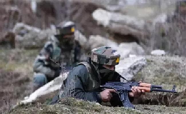 जम्मू कश्मीर : पुलवामा और बारामूला में मुठभेड़, सुरक्षाबलों ने 4 आतंकवादी को मार गिराया