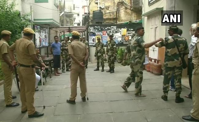 #VotingRound7 West Bengal LIVE : सुबह से शुरू हो गयी हिंसा, राजारहाट में भाजपा कार्यालय को जलाया