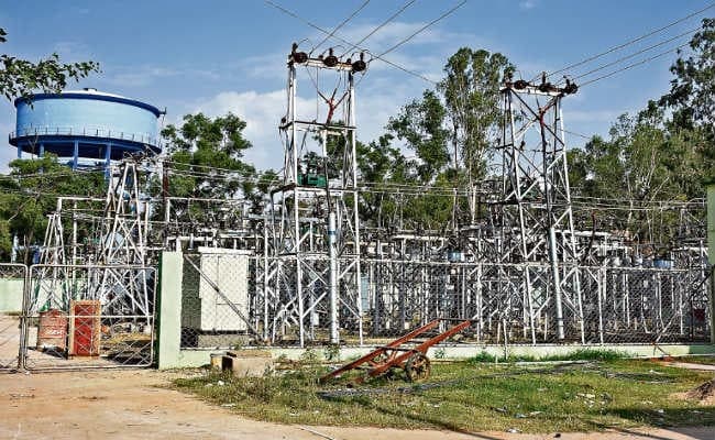 राजधानी को ही नहीं दे रहे पूरी बिजली, पूरे राज्य को कैसे देंगे