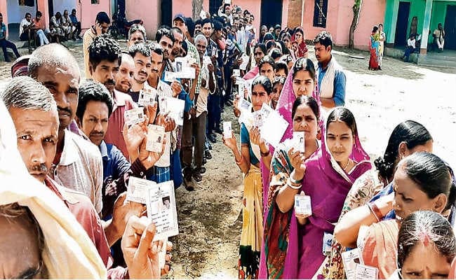 पालीगंज : अराजकता के बीच लोगों ने किया मतदान, वीवीपैट तोड़ा, पुलिस ने चलायीं छह राउंड गोलियां