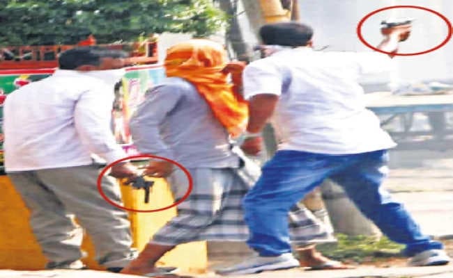 भाटपाड़ा विधानसभा उपचुनाव : रणक्षेत्र में तब्दील हुआ भाटपाड़ा, तृणमूल-भाजपा में संघर्ष, ईंट व पत्थरबाजी के साथ हुई बमबाजी