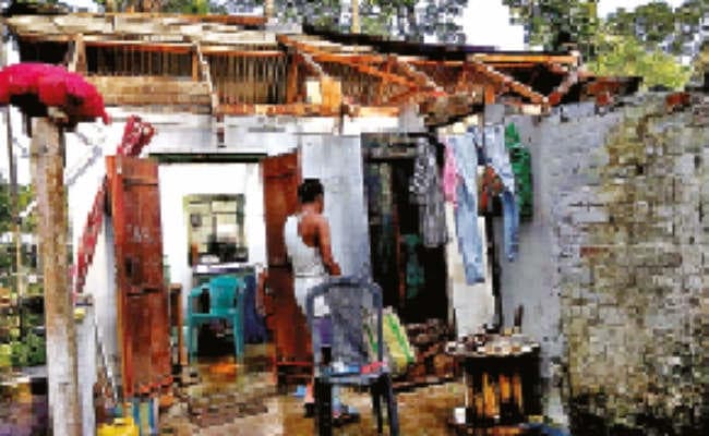 नागराकाटा में आधे घंटे की आंधी ने बरपाया कहर