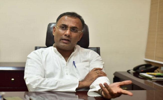 कर्नाटक : दिनेश गुंडू राव ने कांग्रेस-जेडीएस के नेताओं को दी विवादित बयान से बचने की नसीहत