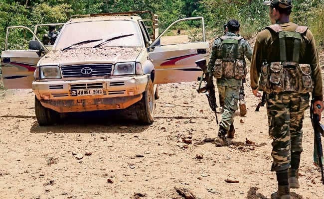 खरसावां : नक्सली हमले में तीन जवान घायल