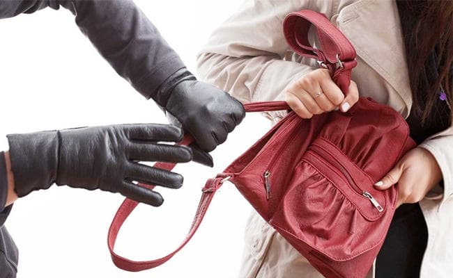 ट्रेन से बैग चोरी करने का आरोपी पकड़ाया