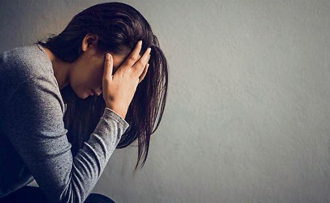 कामकाजी महिलाओं की तुलना में गृहिणियों में बढ़ रहा डिप्रेशन का ग्राफ