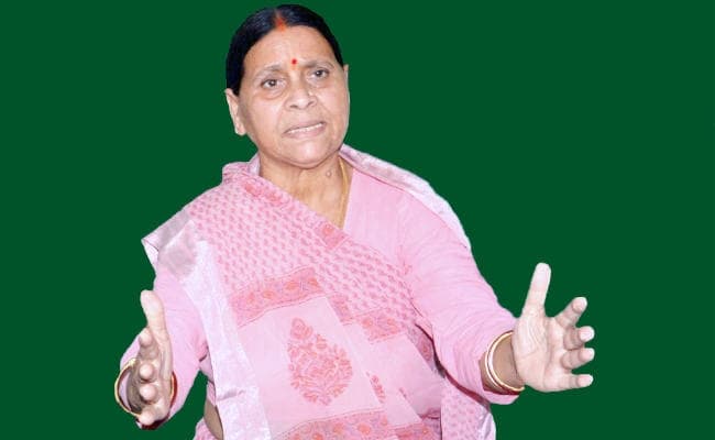 राबड़ी ने चुनाव आयोग अधिकारी को बताया BJP कार्यकर्ता, तेजस्वी के वोट नहीं करने को लेकर आयोग पर उठाये सवाल, कहा…