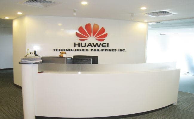 चीन की हुआवेई पर फिलहाल तीन महीने तक रोक नहीं लगायेगा अमेरिका