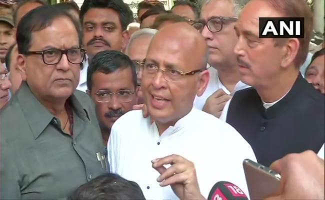 ईवीएम एवं वीवीपैट के मुद्दे पर 22 पार्टियों के नेता चुनाव आयोग पहुंचे, कहा, दर्ज करायी शिकायत