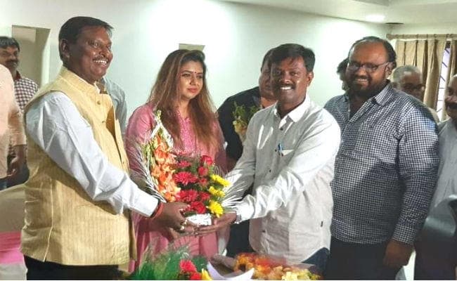 पूर्व सीएम अर्जुन मुंडा बने झारखंड तीरंदाजी संघ के अध्यक्ष, सुदेश की पत्‍नी नेहा वरीय उपाध्‍यक्ष