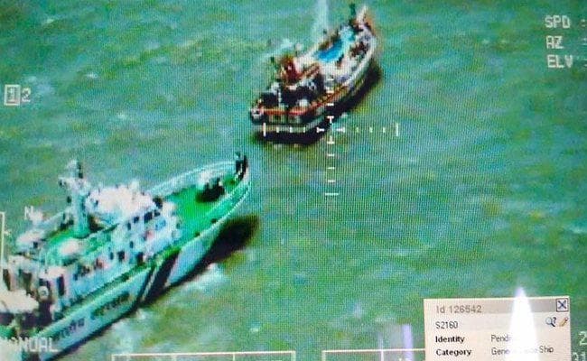 गुजरात तट पर 600 करोड़ रुपये के मादक पदार्थ के साथ पाकिस्तानी नौका पकड़ी गयी