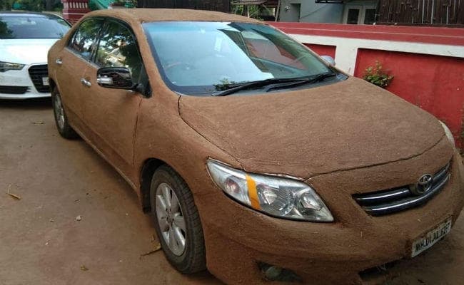 Toyota Corolla को गाय के गोबर से पोत दिया, वजह हैरान करनेवाली