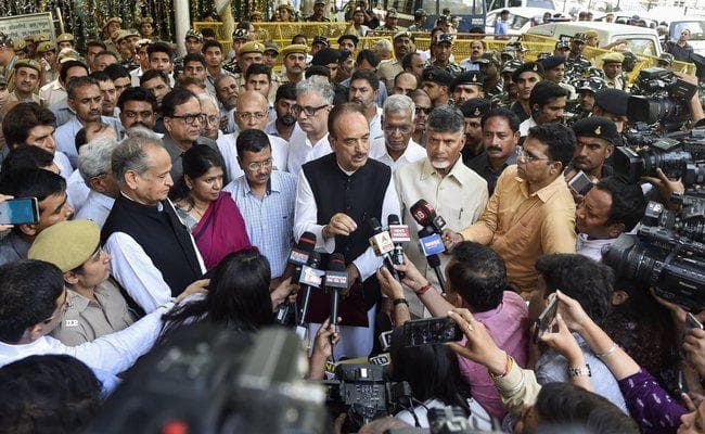 EVM में छेड़छाड़ की शिकायतों पर सियासी विवाद, पूर्व राष्ट्रपति प्रणब मुखर्जी ने जतायी चिंता