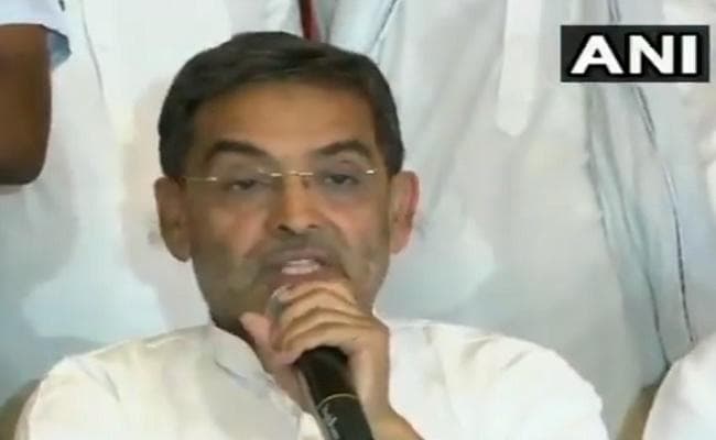 कुशवाहा का विवादित बयान, कहा- नतीजों से छेड़छाड़ की तो सड़कों पर बह सकती हैं खून की नदियां, देखें...VIDEO