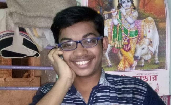 माध्यमिक में ग्रामीण छात्रों ने मारी बाजी, सौगत बने टॉपर