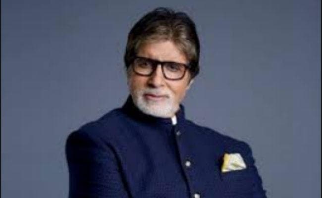 विक्रम गोखले की मराठी फिल्म में अतिथि भूमिका में नजर आएंगे अमिताभ बच्चन