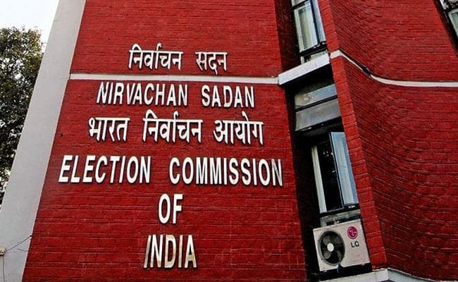 विपक्ष को लगा चुनाव आयोग से झटका, ईवीएम के मतों से पहले नहीं गिनी जायेंगी वीवीपैट की पर्चियां