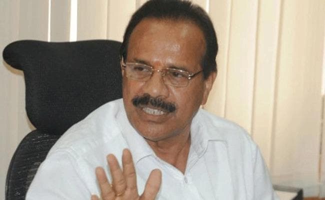 कर्नाटक : केंद्रीय मंत्री सदानंद गौड़ा ने कहा - शुक्रवार सुबह तक CM रहेंगे कुमारस्वामी