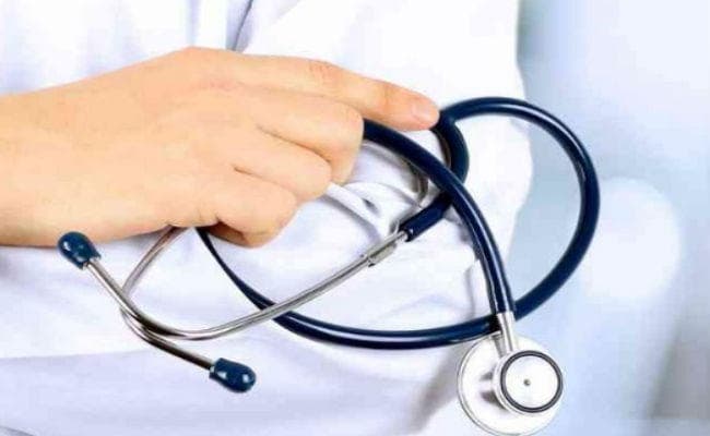 डॉक्टर ने नाक के बदले कर दिया हर्निया का ऑपरेशन