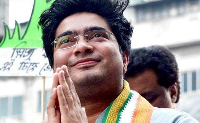 डायमंड हार्बर से ममता बनर्जी के भतीजे अभिषेक बनर्जी एक लाख से अधिक वोटों से आगे