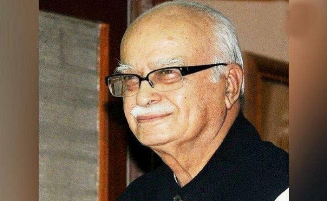 आडवाणी ने अभूतपूर्व जीत के लिये पीएम मोदी को बधाई दी