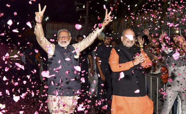 UP में भाजपा की बढ़त बरकरार, रिकॉर्ड मतों से जीते प्रधानमंत्री नरेंद्र मोदी