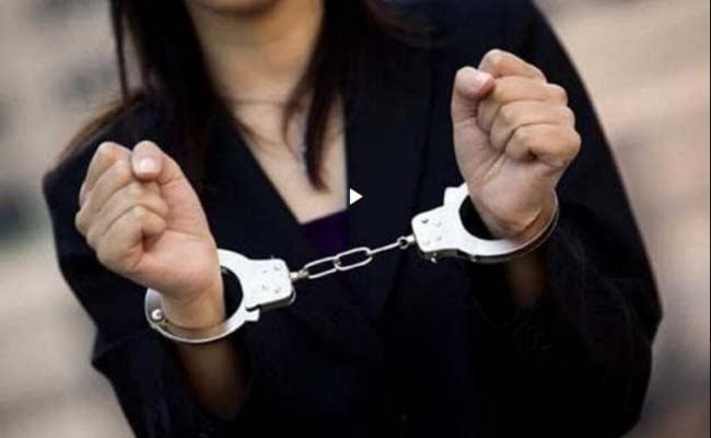 छिनताई के आरोप में दो महिलाएं अरेस्ट