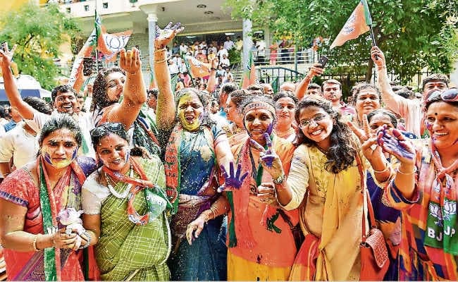 प्रत्याशी बदलने के बाद भी जनता ने भाजपा पर ही लगायी मुहर