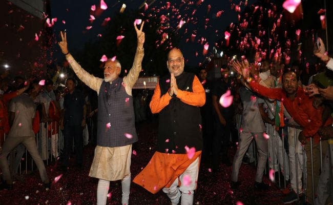 लोकसभा चुनाव में लगातार दूसरी बार ''प्रचंड मोदी लहर'': मोदी फिर ‘शाह’, पश्चिम बंगाल में 18 सीटें