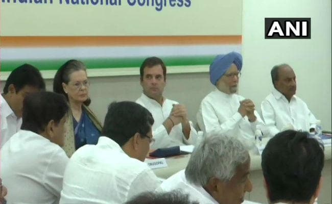 हार पर मंथन के लिए ‘कांग्रेस वर्किंग कमेटी’ की बैठक शुरू, सोनिया-राहुल-प्रियंका पहुंचे