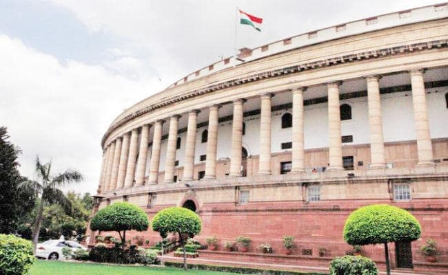 संसद में करोड़पति और क्रिमिनल बैकग्राउंड वाले सांसदों की संख्या में लगातार हो रहा इजाफा