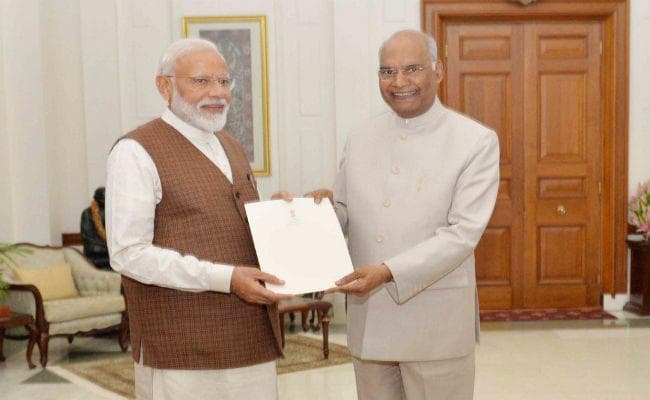 राष्ट्रपति ने नरेंद्र मोदी को कार्यवाहक प्रधानमंत्री नियुक्त किया, नयी सरकार गठन का दिया न्‍योता