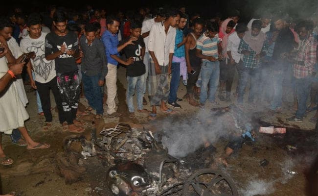 बोकारो : बाइक ने ट्रेलर को पीछे से मारी टक्कर दो की मौत, एक गंभीर