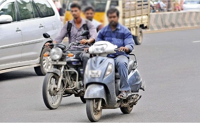 बिना हेलमेट बाइक चलाते बार-बार पकड़ाने पर लाइसेंस होगा रद्द