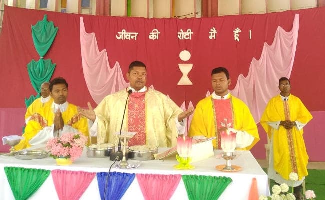 जामपानी पल्ली में 159, बच्चे बच्चियों ने ग्रहण किया प्रथम परम प्रसाद